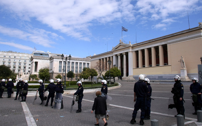 Συγκέντρωση διαμαρτυρίας αύριο στα Προπύλαια