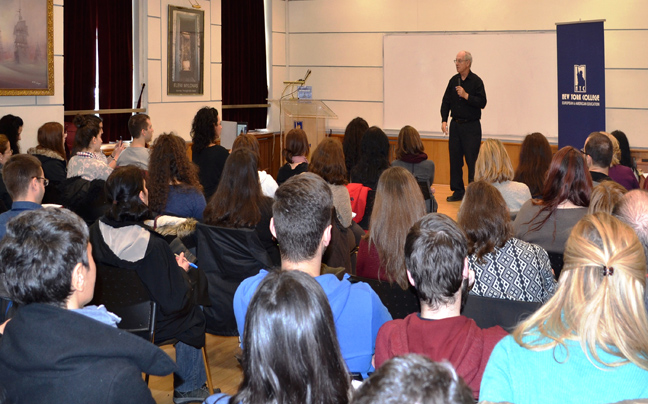 Ο Stephen Krashen στο New York College