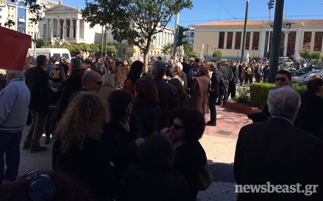 Έδιωξαν τους εκπαιδευτικούς από τα Προπύλαια