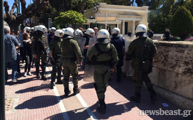 Κωνσταντοπούλου: Είστε αναστατωμένοι επειδή κάποιοι διαμαρτυρήθηκαν;