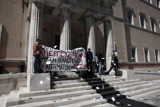 «Αν θέλαμε, μπαίναμε μέσα στη Βουλή»