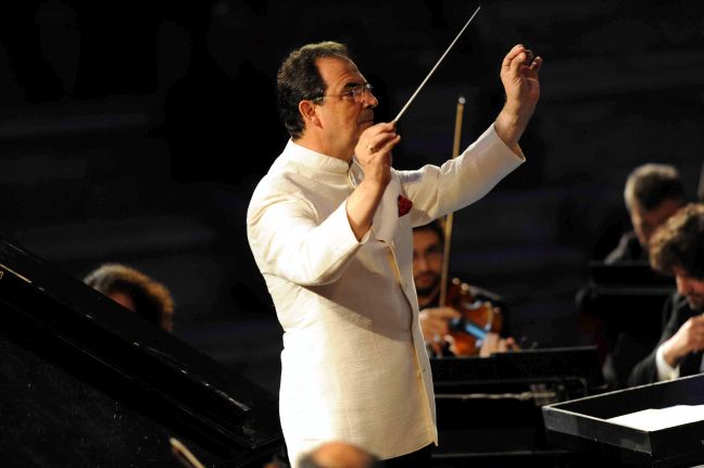 Συναυλίες στην Κρήτη με τον αρχιμουσικό Αλέξανδρο Μυράτ