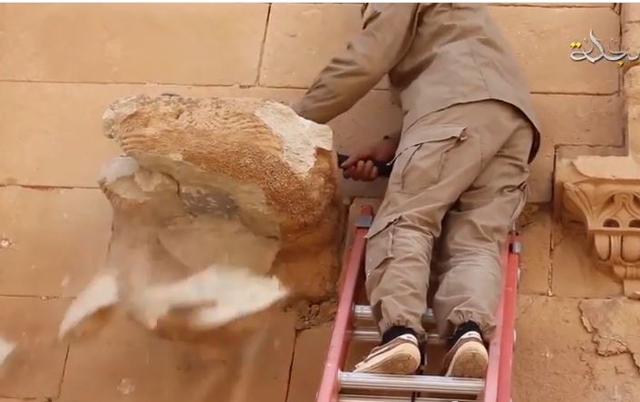 Νέο βίντεο από την καταστροφή αρχαίων μνημείων από τους τζιχαντιστές