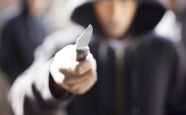 Μαχαίρωσαν νεαρό άντρα στην πλατεία Βικτωρίας