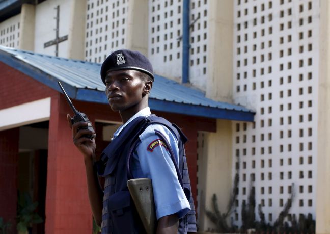 Τέσσερα παιδιά και τέσσερις αστυνομικοί σκοτώθηκαν στην Κένυα