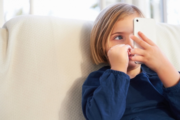 Έξι λόγοι για να μην αγοράσετε στο παιδί σας smartphone