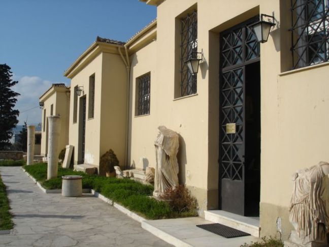 Σημάδια παρακμής και φθοράς στο Μουσείο Ελευσίνας