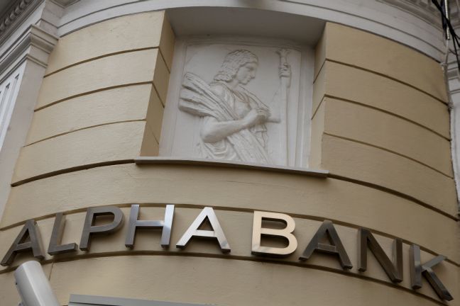 Bloomberg: Η Alpha Bank προετοιμάζει δύο πωλήσεις χαρτοφυλακίων «κόκκινων» δανείων