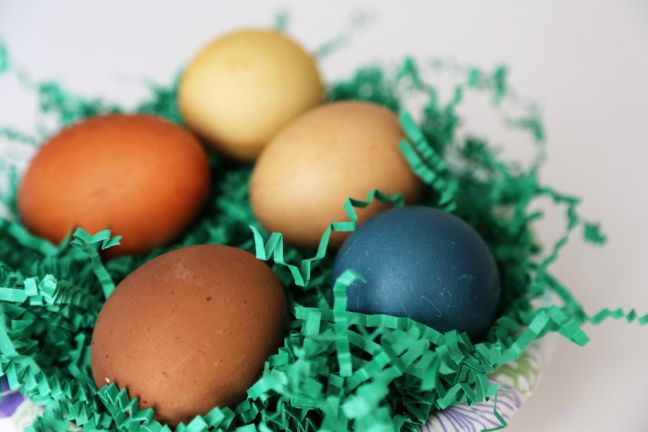 Πώς να βάψετε αυγά με λαχανικά