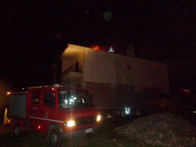 Κινδύνεψε γυναίκα από φωτιά σε σπίτι στα Τρίκαλα