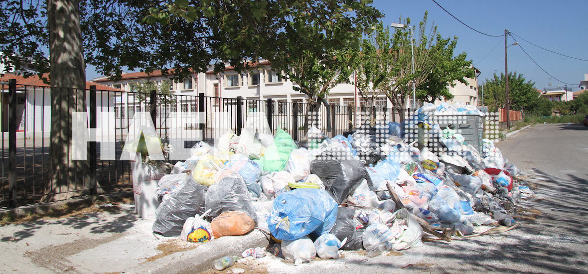 Κλείνουν τα σχολεία στον Πύργο αν δε φύγουν τα σκουπίδια