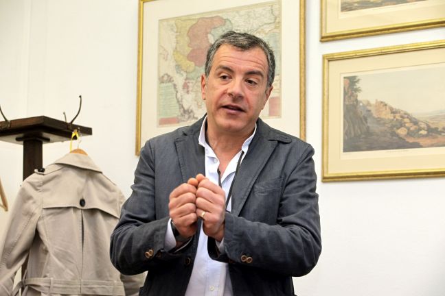 Θεοδωράκης: Να ξεκαθαρίσει ο πρωθυπουργός πως θα διαχειριστεί το «ναι» του λαού