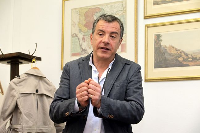 Σύσκεψη των πολιτικών αρχηγών ζητά ο Σταύρος Θεοδωράκης
