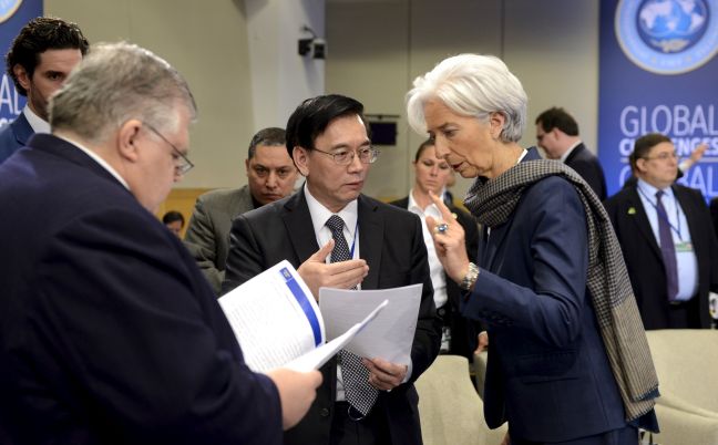 ΔΝΤ: Μέτρια και άνιση παγκόσμια ανάπτυξη