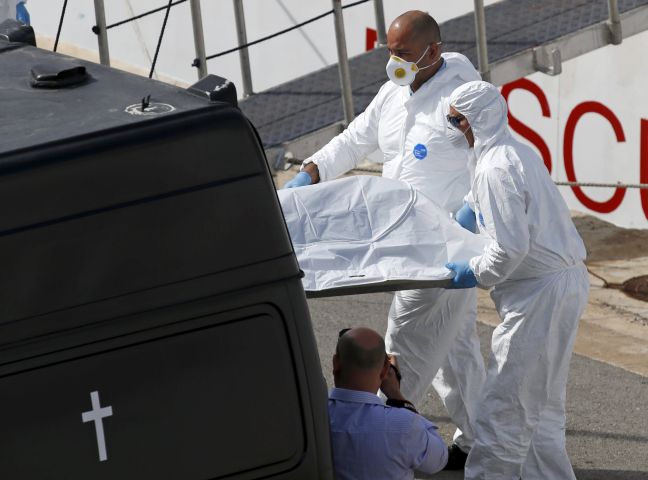 Ιταλία: Τουλάχιστον επτά νεκροί και εννέα αγνοούμενοι από ναυάγιο στα ανοικτά της Λαμπεντούζα