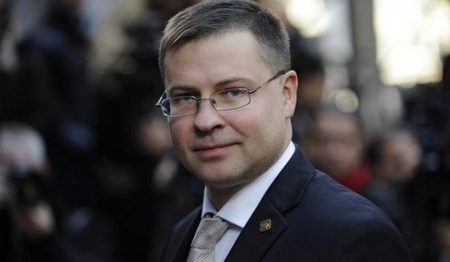 Ντομπρόβσκις: Χωρίς καθυστέρηση στο κοινοβούλιο τα μέτρα