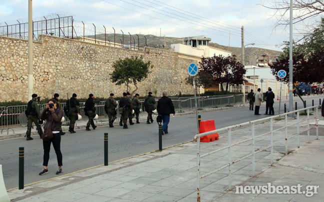 Οι μυστικές καταθέσεις και τα σενάρια μεταφοράς της δίκης της Χρυσής Αυγής