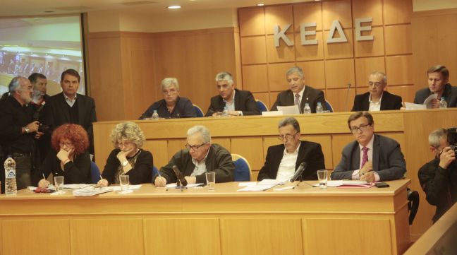 Ένταση και αποχωρήσεις στην έκτακτη ΓΣ της ΚΕΔΕ