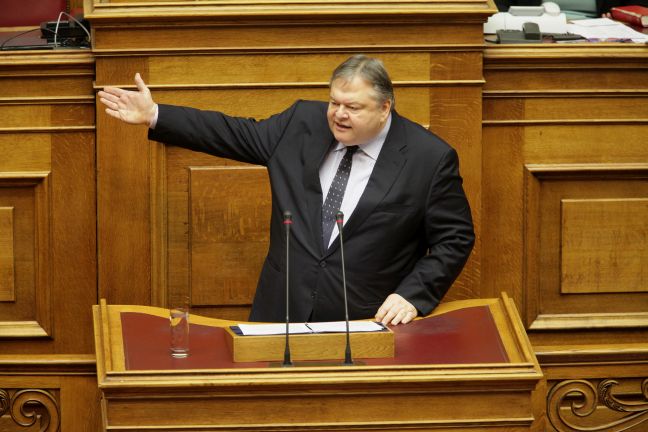 Σφοδρή επίθεση από τον Βενιζέλο στον Τσίπρα για το δημοψήφισμα