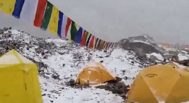 Βίντεο από τη χιονοστιβάδα στο Έβερεστ τη στιγμή του σεισμού