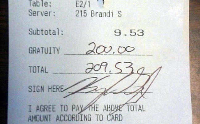 Για γεύμα δέκα δολαρίων άφησε πουρμπουάρ&#8230; διακόσια!
