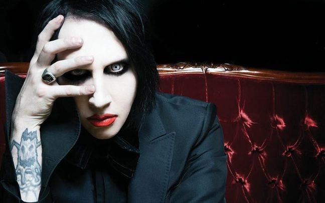Κυκλοφορεί και οπλοφορεί ο… Marilyn Manson
