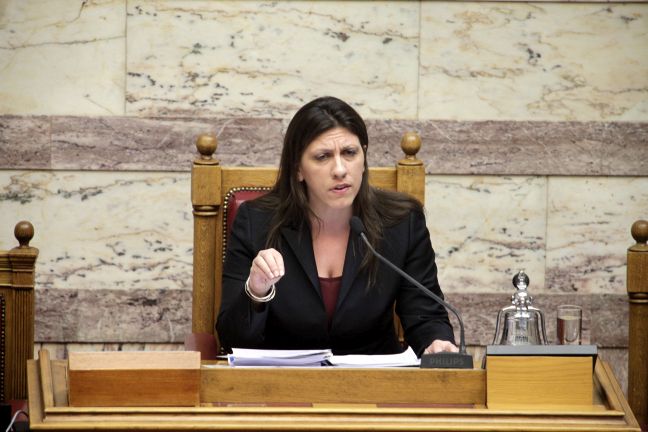 Αποδοκιμάστηκε η Κωνσταντοπούλου κατά την έναρξη της συνεδρίασης της Βουλής