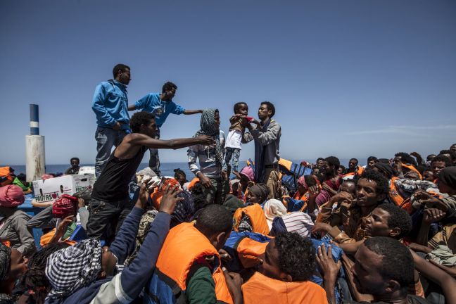 Πρόταση Κομισιόν για μετεγκατάσταση 40.000 προσφύγων