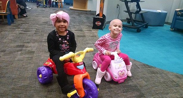 Δύο κορίτσια που τα ένωσε ο καρκίνος