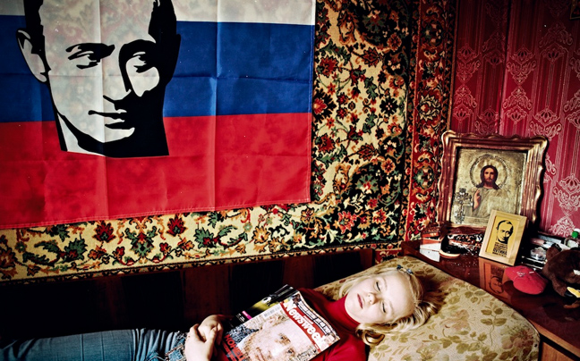 Ρώσοι φοιτητές λατρεύουν τον Πούτιν σαν ροκ είδωλο