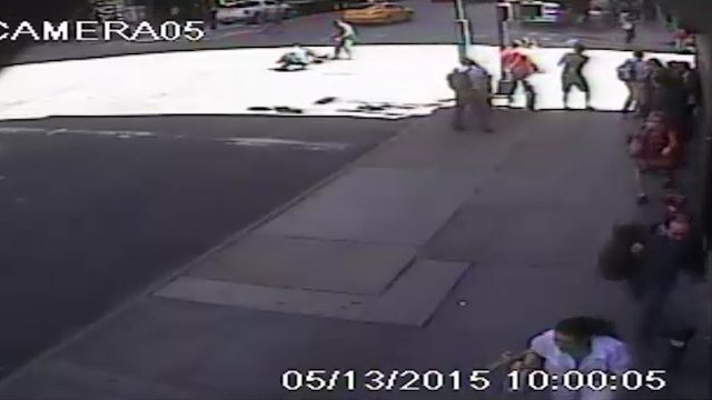 Συνελήφθη ο άντρας με το σφυρί που τρομοκρατούσε τη Νέα Υόρκη