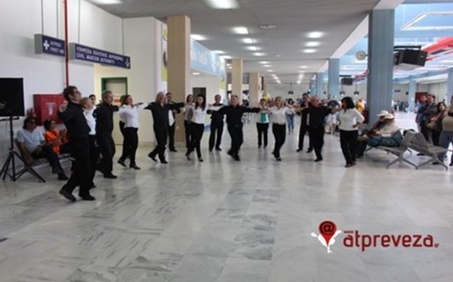 Υποδοχή της Easy Jet με… συρτάκι