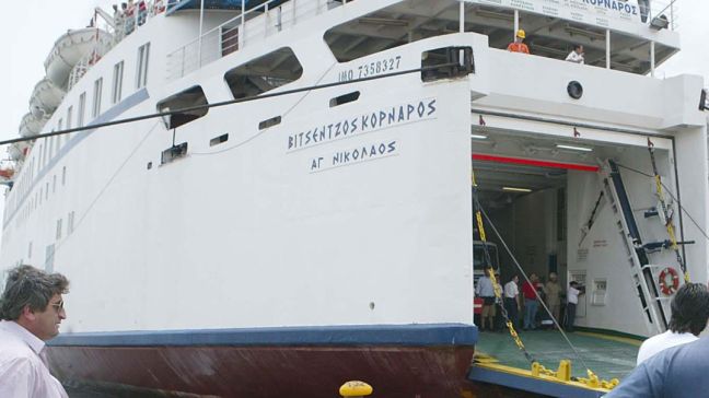 Βλάβη στο πλοίο «Βιτσέντζος Κορνάρος»