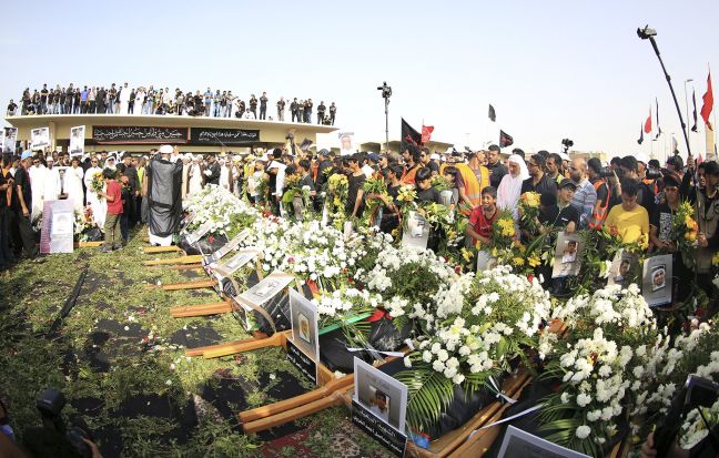 Σε διαδήλωση μετατράπηκαν οι κηδείες θυμάτων επίθεσης αυτοκτονίας