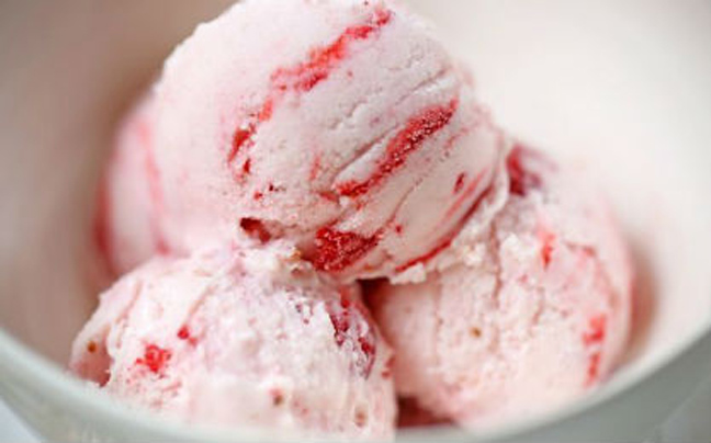 Παγωτό φράουλα με γιαούρτι
