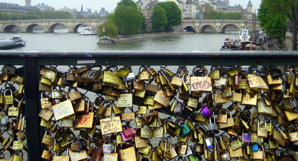 Αναζητούνται οι κάτοχοι λουκέτων της αγάπης στο Παρίσι