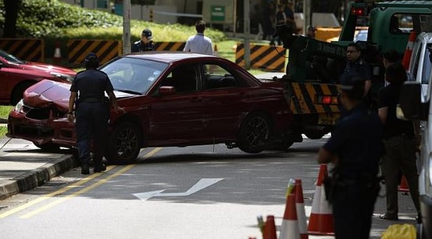 Πυρά κατά αυτοκινήτου εν κινήσει στη Σιγκαπούρη