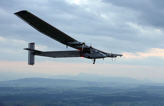 Ο άσχημος καιρός καθήλωσε ο Solar Impulse 2