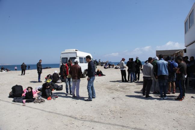 «Εθελοντές» έβγαζαν φωτογραφίες σκάφη του Λιμενικού στη Χίο