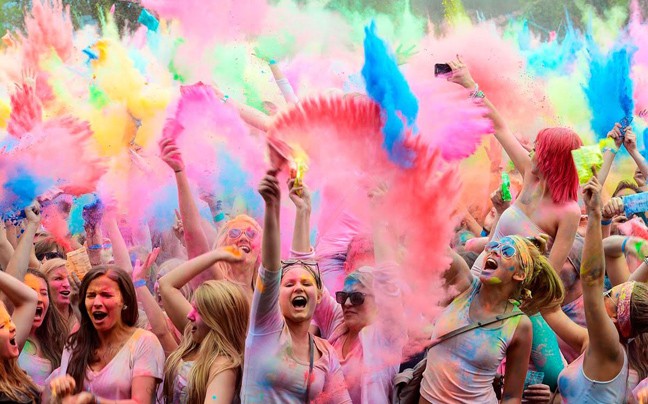 Η μεγαλύτερη γιορτή χρωμάτων έρχεται στην Αθήνα