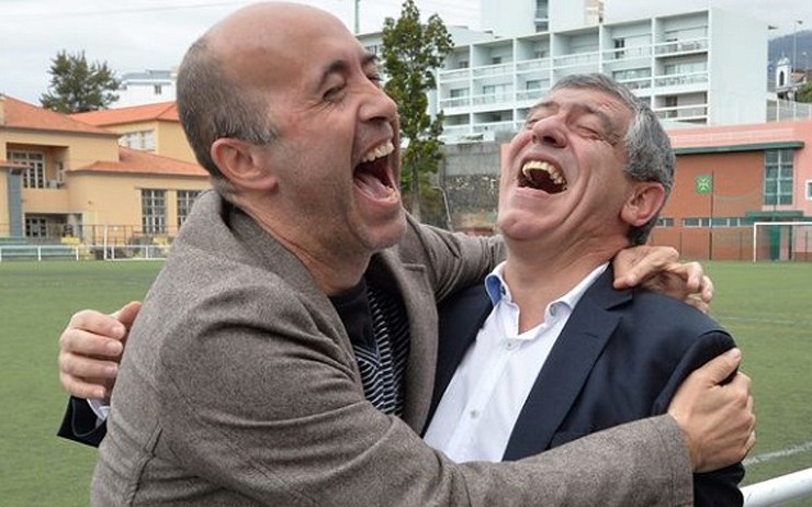 Με τη συγκατάθεση του Σάντος