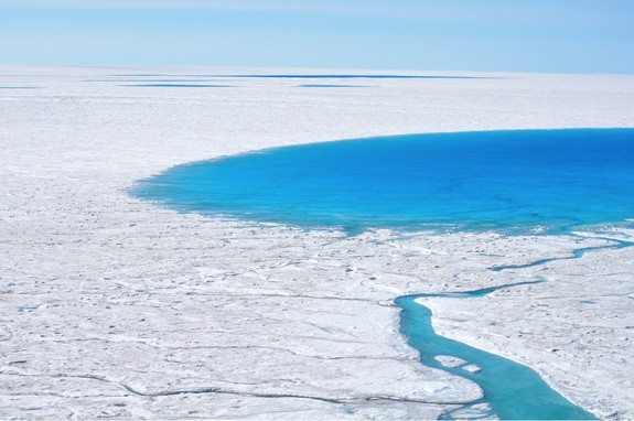 Λύθηκε το μυστήριο με τις λίμνες της Γροιλανδίας