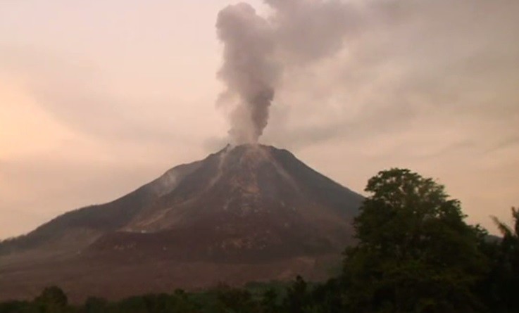 Συναγερμός στην Ινδονησία για το ηφαίστειο Sinabung