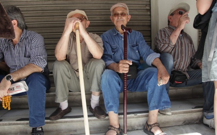 «Έχουν πιστωθεί στους λογαριασμούς των συνταξιούχων ολόκληρες οι συντάξεις τους»