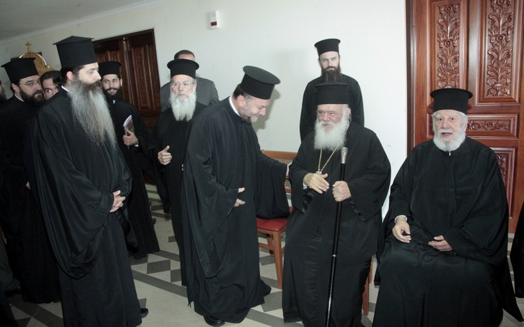 Η Ιερά Σύνοδος καλεί Τουσκ, Γιούνκερ, Ντάισελμπλουμ να δείξουν αυτοσυγκράτηση