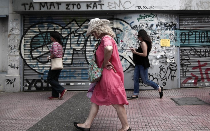 Η Ελλάδα «στεγνώνει», η Ευρώπη κερδίζει από τη μαζική φυγή στο εξωτερικό