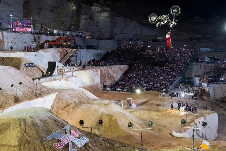 Ο Moore νικητής στο Red Bull X-Fighters της Αθήνας