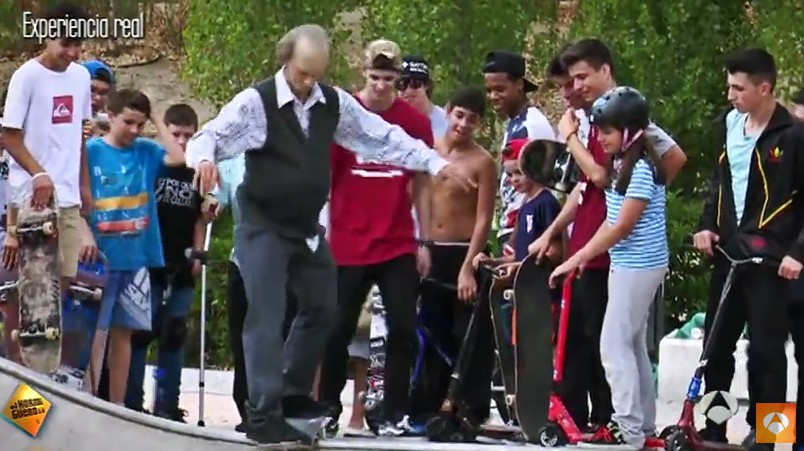 Υπέργηρος skateboarder