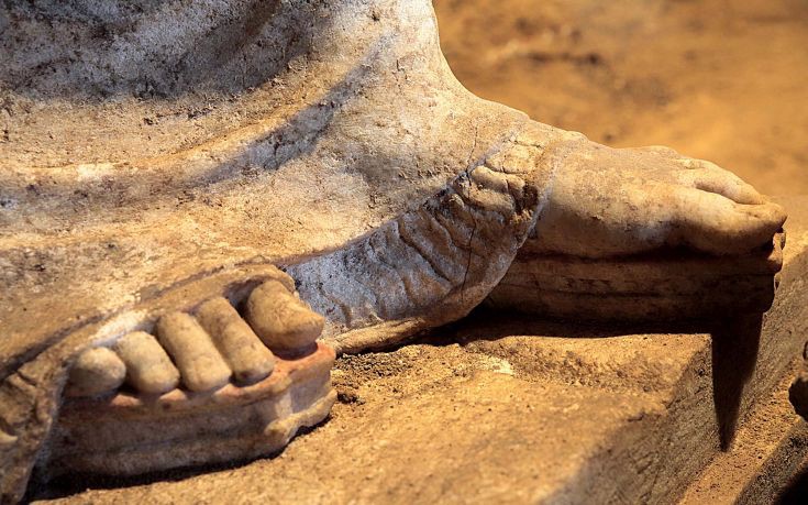 «Πόλεμος» αρχαιολόγων και Περιστέρη για την Αμφίπολη