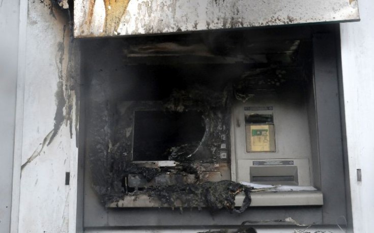 Φωτιά σε ΑΤΜ τράπεζας τα ξημερώματα στη Θεσσαλονίκη